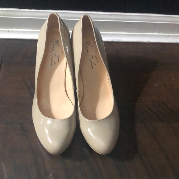 Tan Patent Heels. Size 8. - Picture 2 of 7